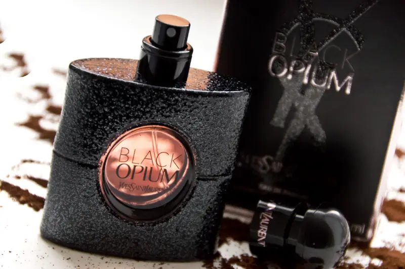 9- ادوپرفیوم ایو سن لورن Black Opium