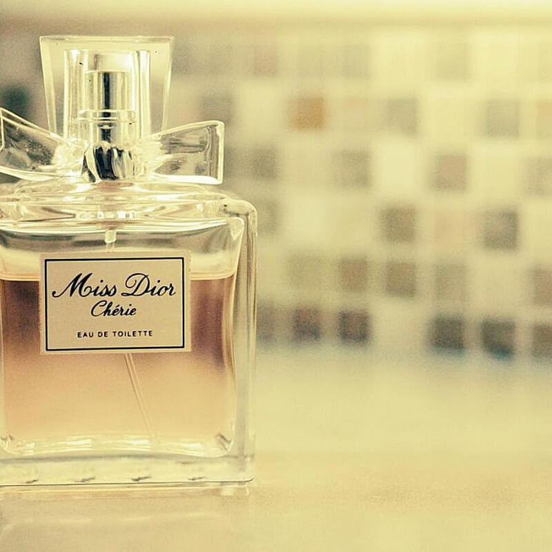 از گذاشتن شیشه عطر و ادکلن در حمام خودداری کنید