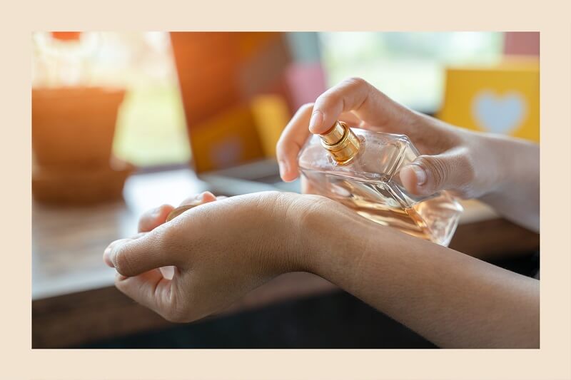 چرا باید عطر بزنیم؟