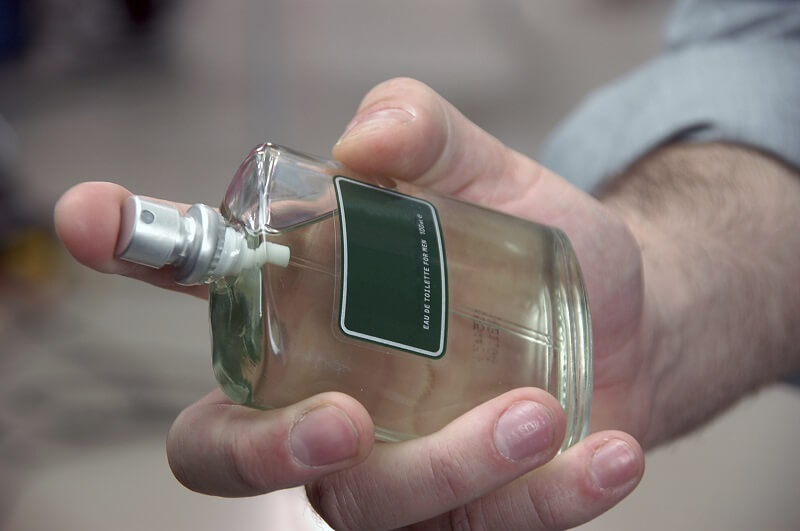 چهار اشتباه رایج در زمان خرید و استفاده از عطر