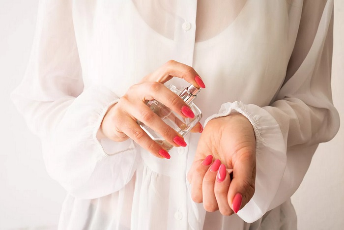 استفاده از عطر و ادکلن تاریخ مصرف گذشته برای سلامتی مضر است ؟