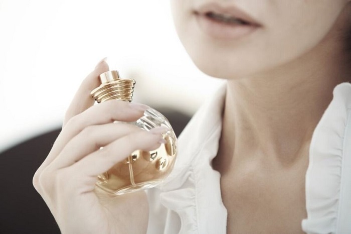 راهنمای انتخاب عطر زنانه بر اساس ماه تولد 