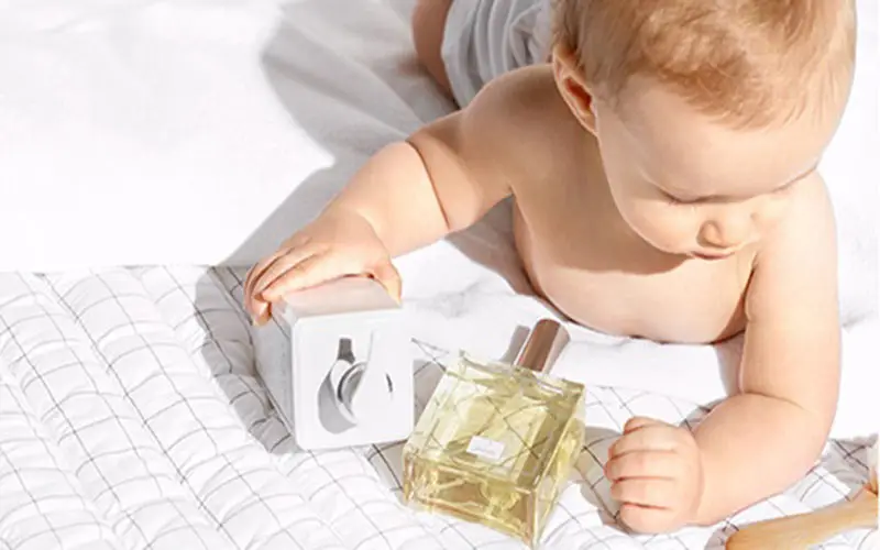 خطرات استفاده از عطر در دوران شیردهی